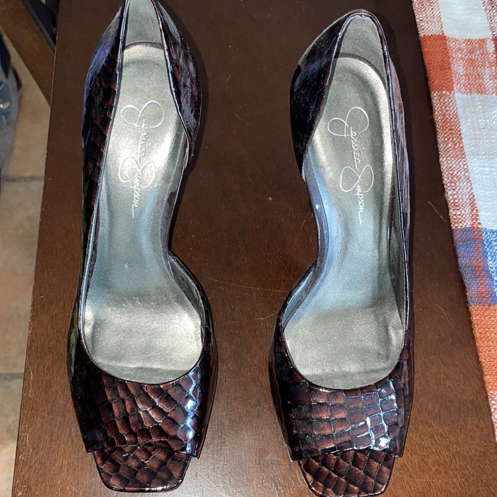 Women’s high heel shoe